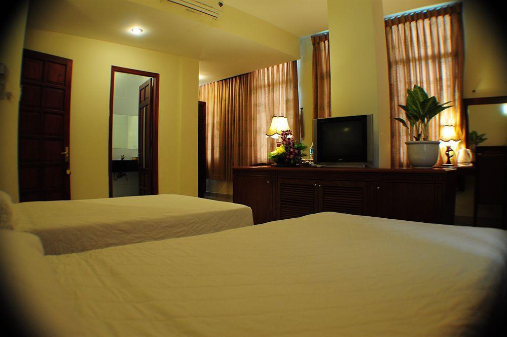 Khach San Phuoc Loc Tho 2 - 福禄寿 Hotel Хошимин Екстериор снимка