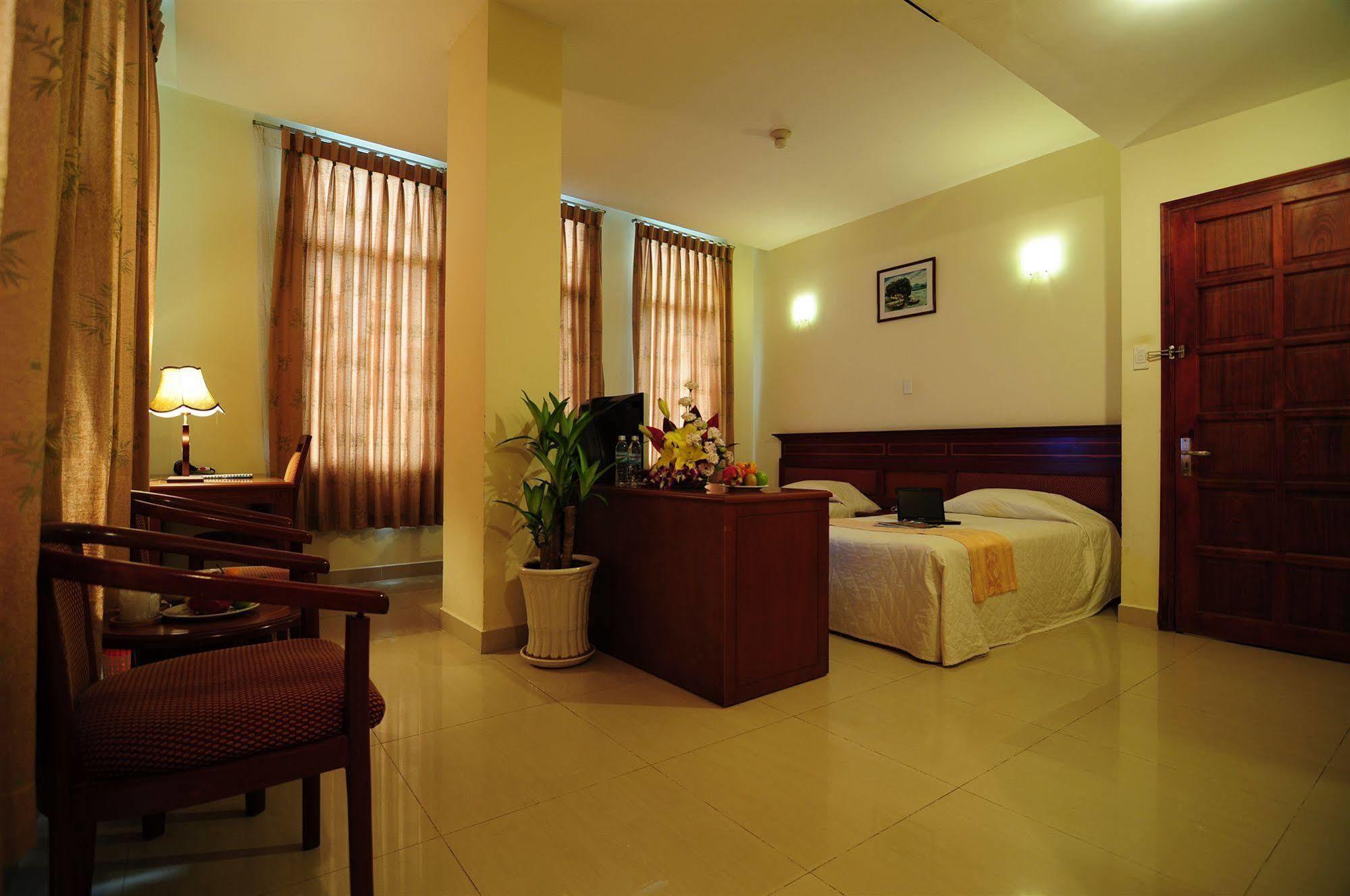 Khach San Phuoc Loc Tho 2 - 福禄寿 Hotel Хошимин Екстериор снимка